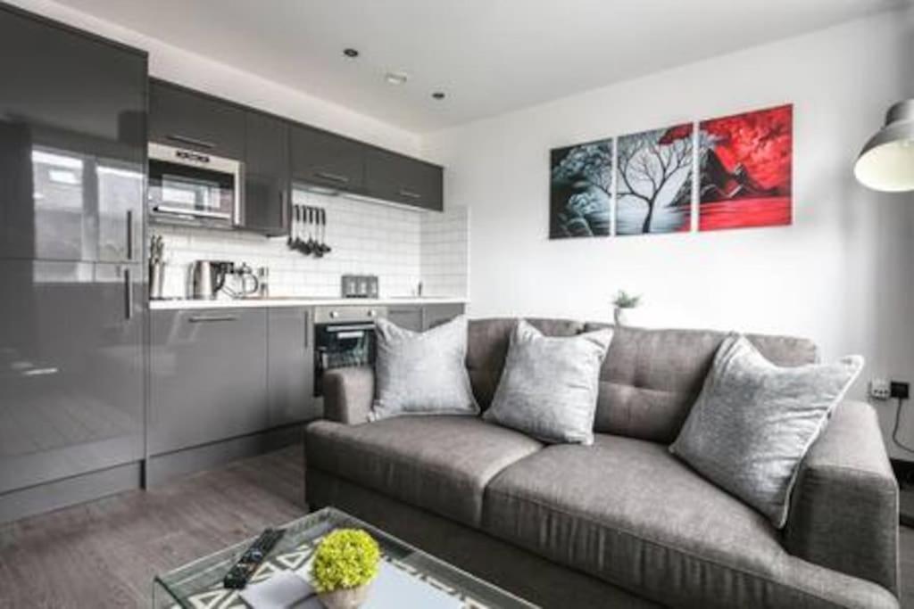 Apartment *liverpool Centre Modern Stylish